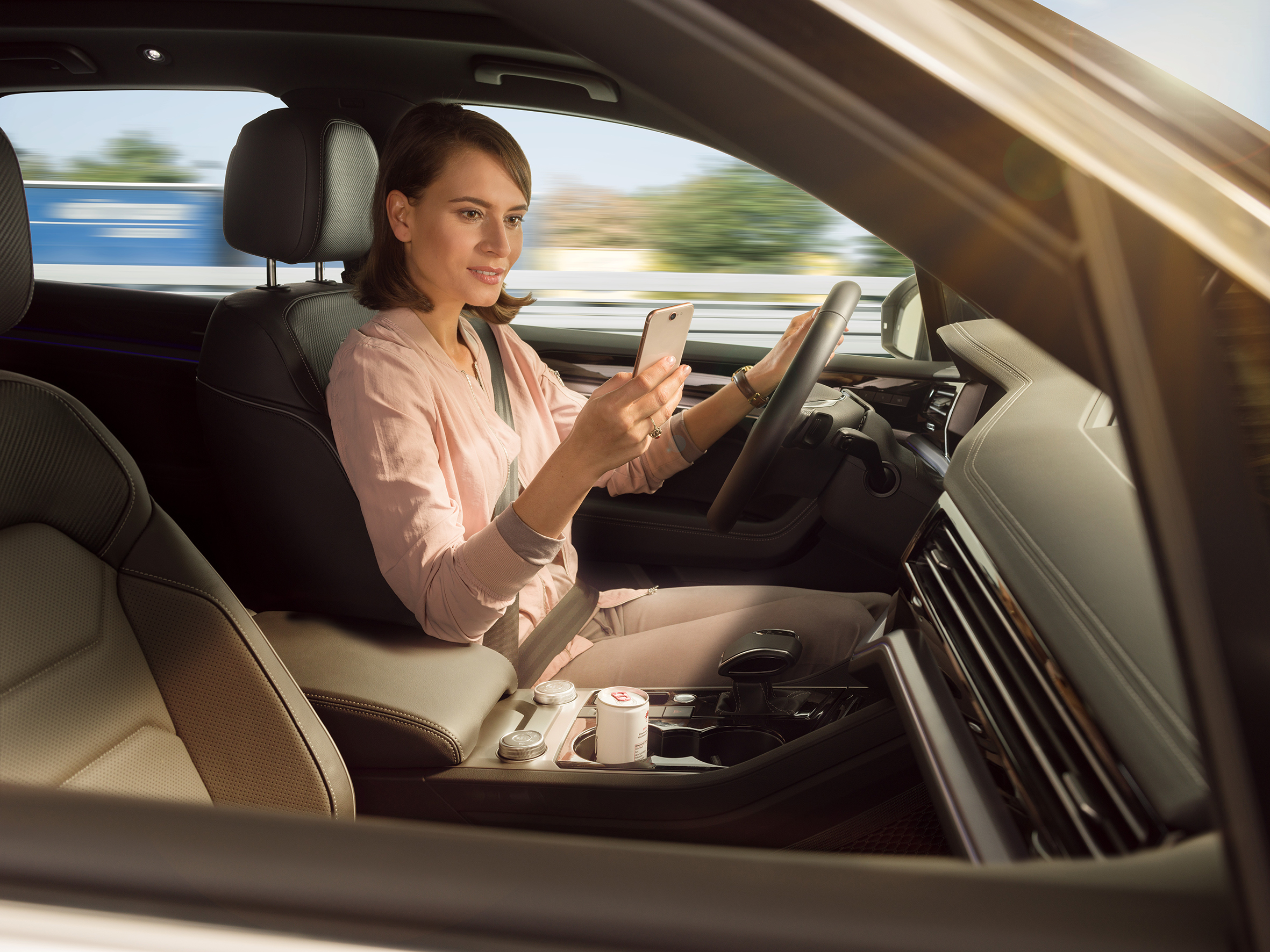 カメラベースのライフセーバー 車両による乗員のモニター 見守りをボッシュが支援 人工知能 Ai により安全性と利便性を向上 プレスリリース ニュースとストーリー 日本のボッシュ グループ カメラベースのライフセーバー 車両による乗員のモニター 見守りをボッシュが支援 人工知能 Ai により安全性と利便性を向上 プレスリリース ニュースとストーリー 日本のボッシュ グループ