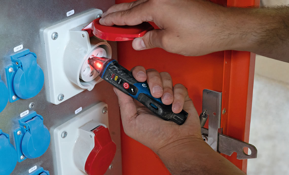 検電器「GVD 1000-17」の使用シーン